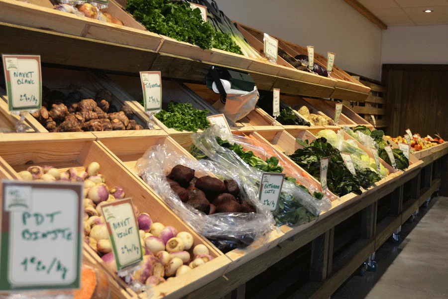 meuble-etal-marche-2-niveaux-avec-fruits-et-legumes-et-caisse-sisteron