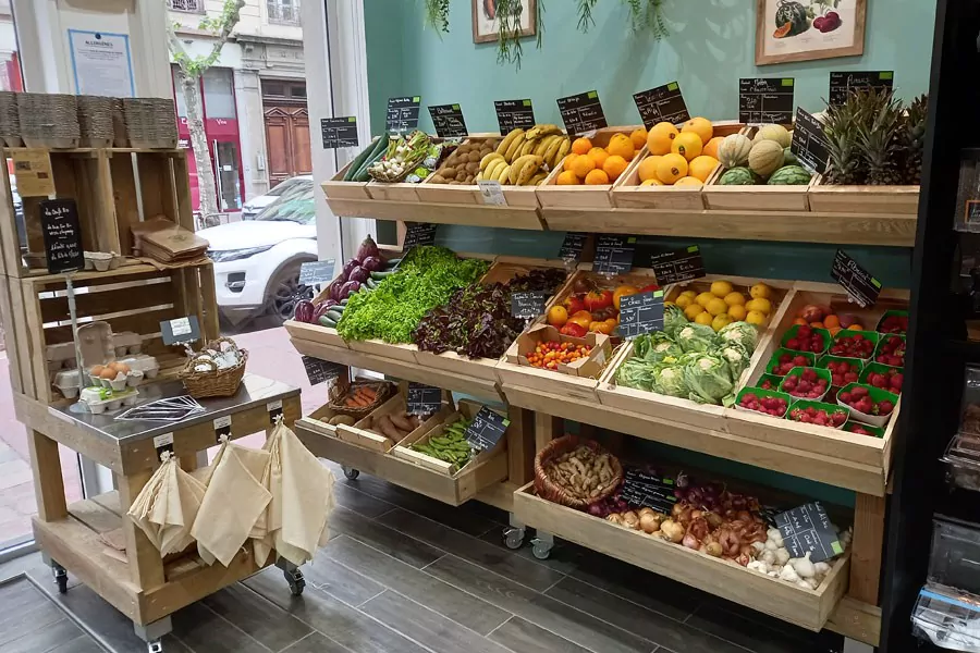 etal-marche-av-produits Conception création et ménagement d'un magasin de producteur à Lyon.