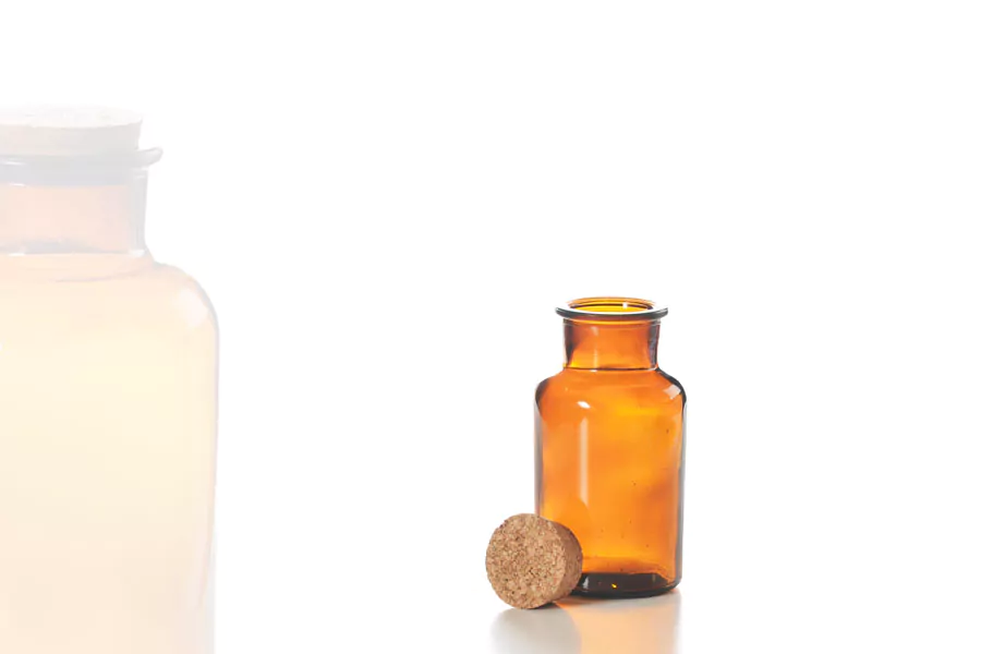 flacon-pharmacie-verre-ambre-bouchon-liege-250ml