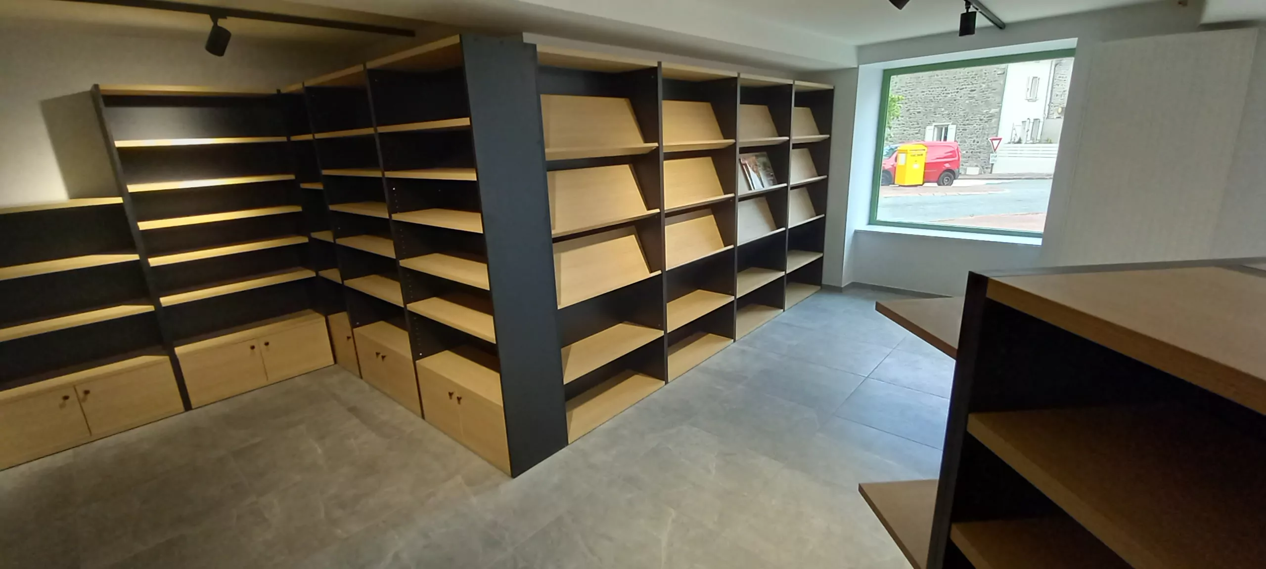Armoire presse haute noire étagères réglables et porte battante (LIVRÉ MONTÉ) – Image 5